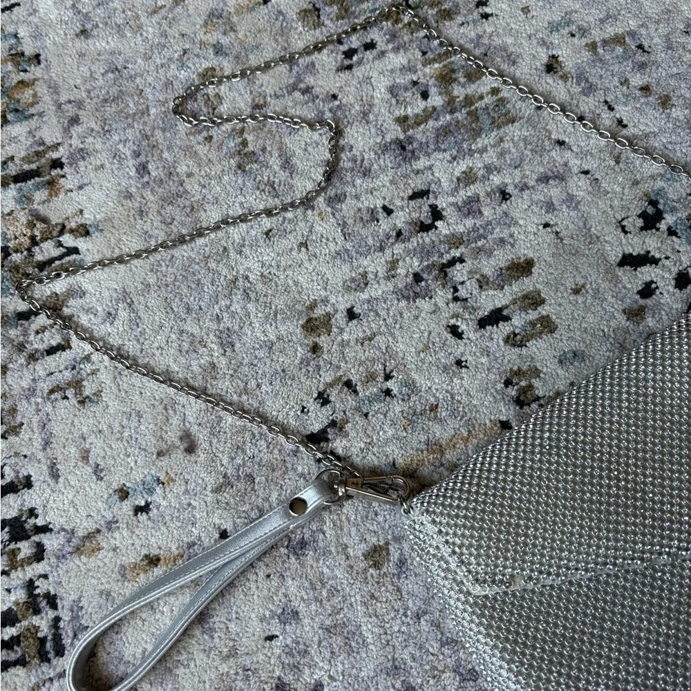 Elegant Silver Chain Clutch - Picture 2 of 10
